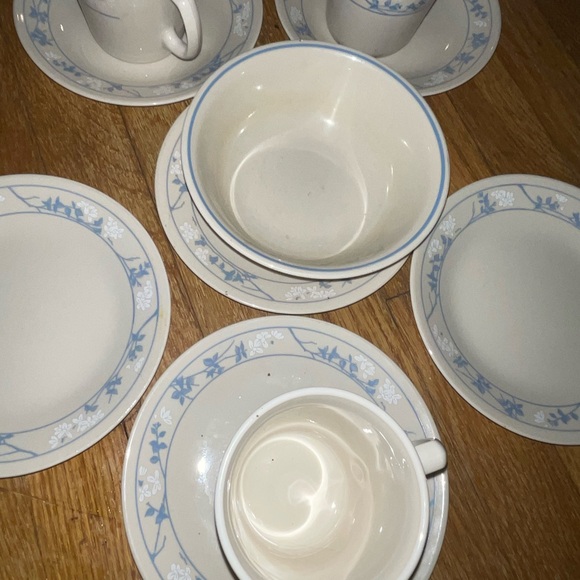 Corelle tea /coffee cups w saucers blue flowers - Picture 3 of 8